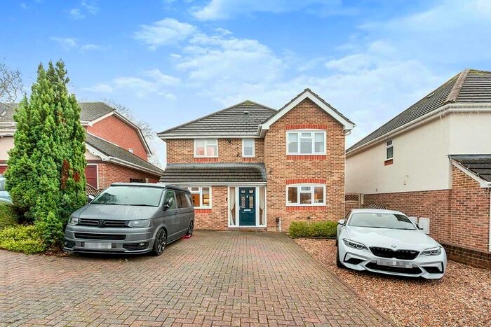 4 Bedroom Detached House To Rent In Schroeder Close, Basingstoke, Hampshire RG21