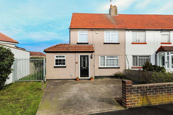 3 Bedroom End Terrace House For Sale In Grosvenor Crescent, Hillingdon, UB10