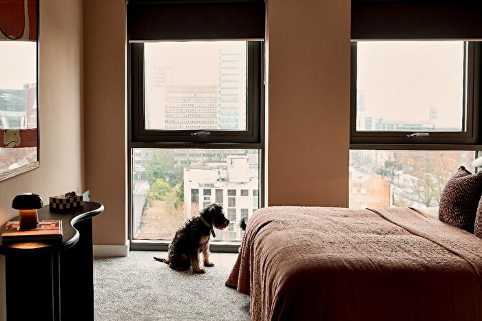 2 Bedroom Apartment To Rent In Inkwell Place, Birmingham, B16