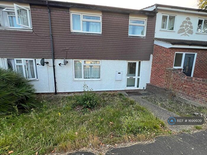 3 Bedroom Terraced House To Rent In Deneway, Basildon, SS16
