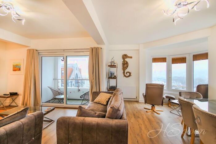 2 Bedroom Flat To Rent In Laburnum Row, Torquay, TQ2