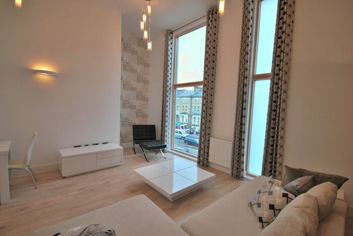 2 Bedroom Flat To Rent In Trevanion Road, West Kensington, London, W14