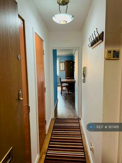 Studio To Rent In Park Road, London, EN4