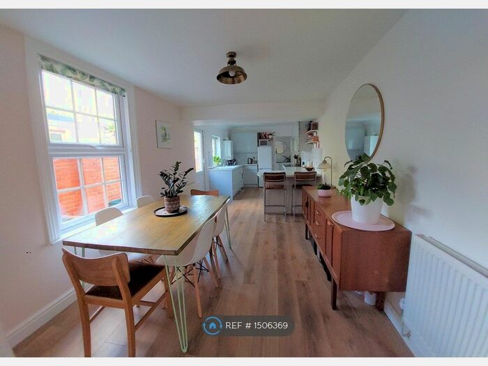 2 Bedroom Flat To Rent In Boundary Road, Newbury, RG14