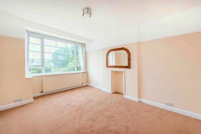 2 Bedroom Flat To Rent In Old House Gardens, Park Road, Twickenham, TW1