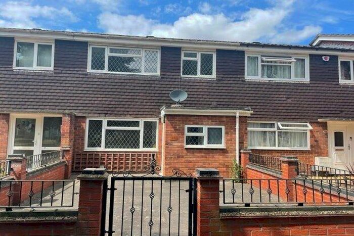 3 Bedroom Property To Rent In Salcombe Close, Bedford, MK40