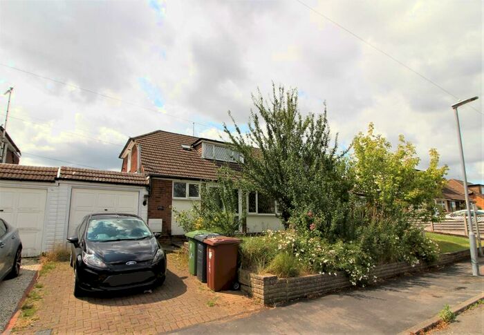 4 Bedroom Semi-Detached Bungalow To Rent In Sunnybank Road, Potters Bar, EN6