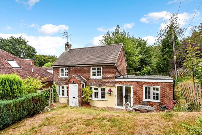 2 Bedroom Detached House For Sale In Primrose Lane, Liss, Hampshire, GU33