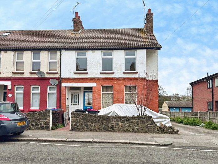 2 Bedroom Flat To Rent In Fairfax Drive, Westcliff-On-Sea, SS0