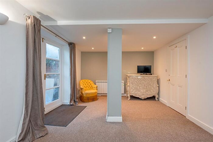 1 Bedroom Flat For Sale In Holgate Road, York, YO24