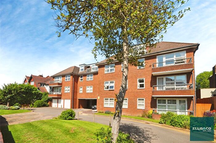 3 Bedroom Flat For Sale In Hendon Lane, Finchley, N3