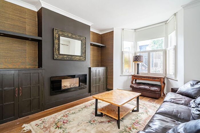 1 Bedroom Flat For Sale In Clarence Road, London, W4
