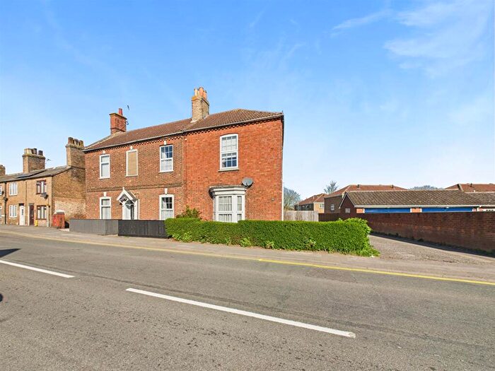 4 Bedroom Semi-Detached House For Sale In West Street, Alford, LN13