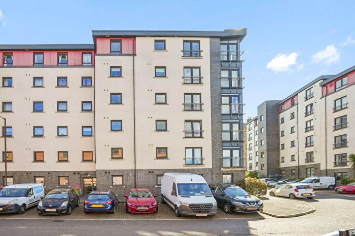 2 Bedroom Flat For Sale In / Tinto Place, Bonnington, Edinburgh, EH6