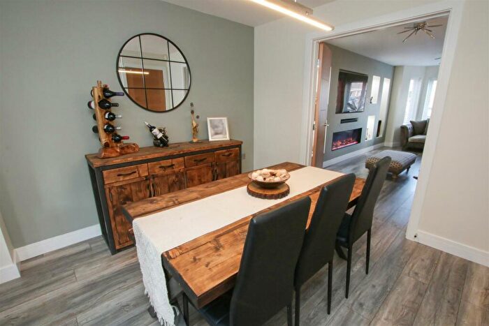 4 Bedroom Detached House For Sale In Walstow Crescent, Armthorpe, Doncaster, DN3