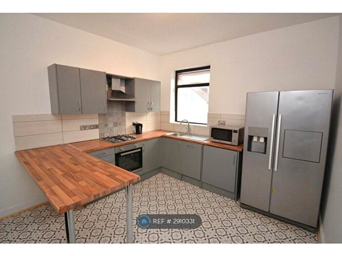 3 Bedroom Flat To Rent In Rudgrave Square, Wallasey, CH44