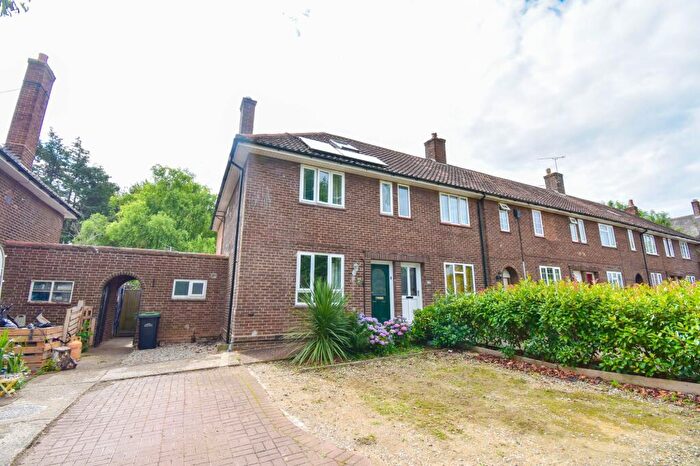 4 Bedroom End Of Terrace House For Sale In Alexander Close, Stewartby, MK43