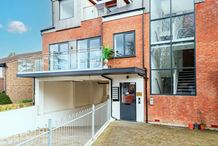 1 Bedroom Flat To Rent In Steeplands, Bushey, WD23