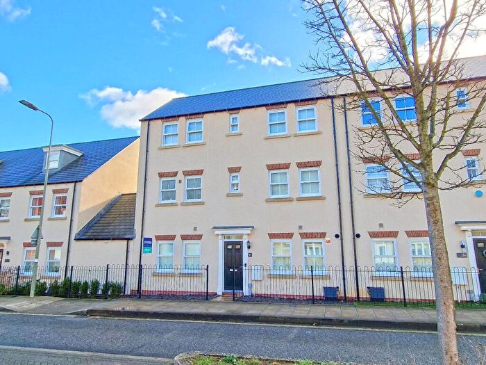 4 Bedroom Semi-Detached House For Sale In Pioneer Way, Bicester, OX26