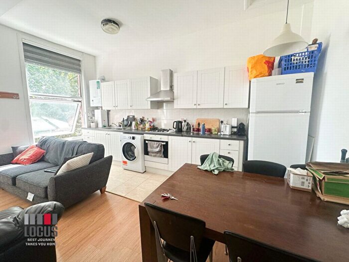 2 Bedroom Flat To Rent In Cazenove Road, London, N16
