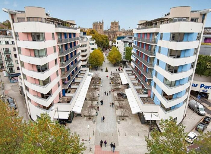 1 Bedroom Apartment To Rent In Harbourside, Balmoral House, BS1