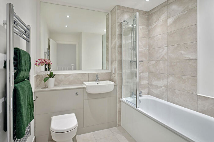 1 Bedroom Flat To Rent In Oxbow, Stephenson House, M5