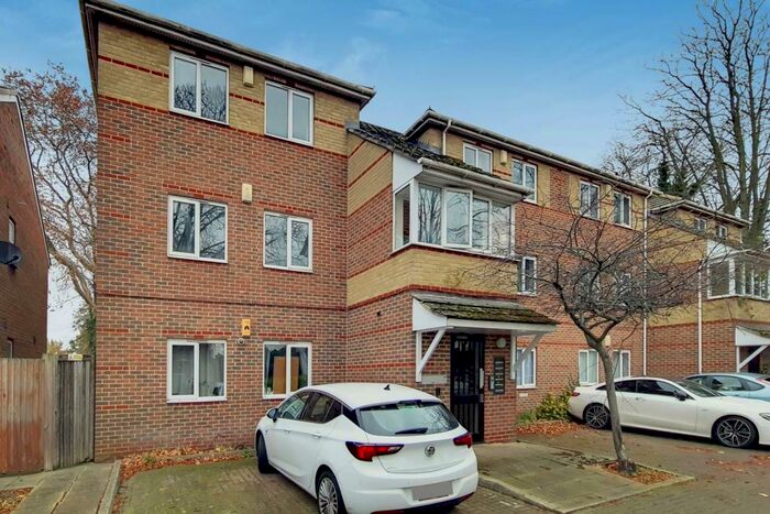 2 Bedroom Flat To Rent In Eltham Road, Lee, London, SE12