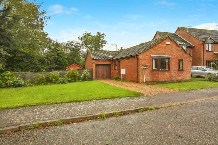 2 Bedroom Detached Bungalow For Sale In Oakwood Park, Yoxford, Saxmundham, IP17