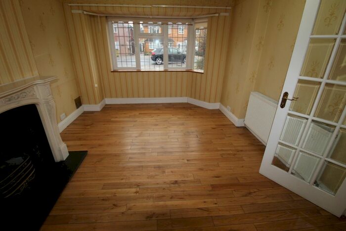 4 Bedroom Semi-Detached House To Rent In Grosvenor Avenue, Hayes, UB4