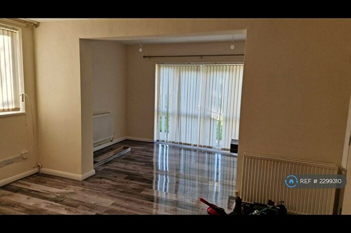 3 Bedroom Semi-Detached House To Rent In Old Rectory Drive, Hatfield, AL10