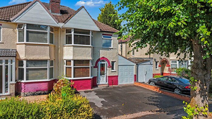 3 Bedroom Semi Detached House For Sale In Cropthorne Road, Shirley, Solihull, B90