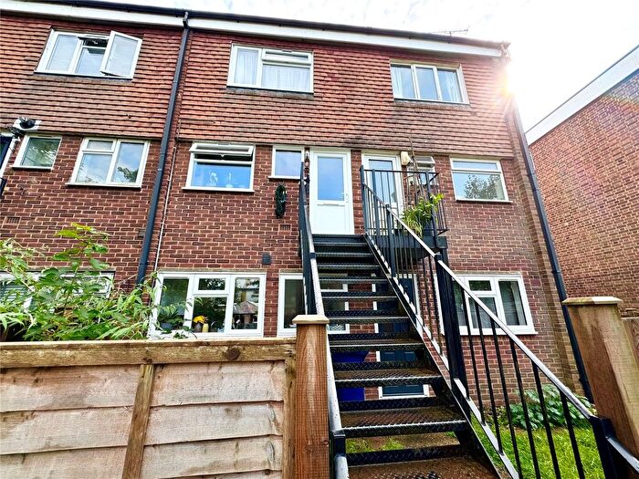 2 Bedroom Maisonette To Rent In Weydon Lane (New), Farnham, Surrey, GU9