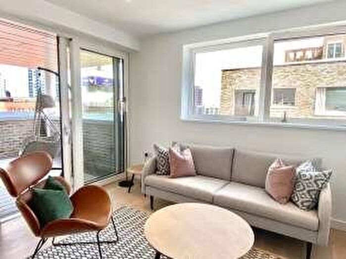 2 Bedroom Flat To Rent In Walworth Road, SE17