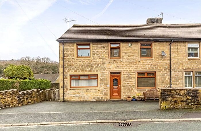 4 Bedroom End Of Terrace House For Sale In Elm Avenue, Thongsbridge, Holmfirth, HD9