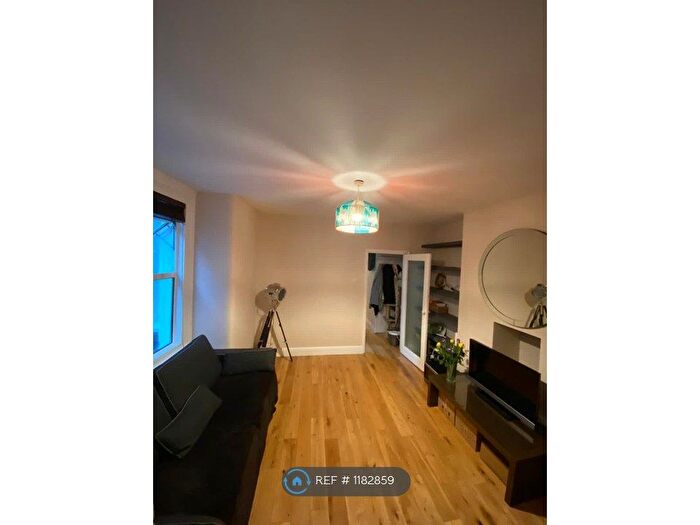 2 Bedroom Maisonette To Rent In Gilbey Road, London, SW17