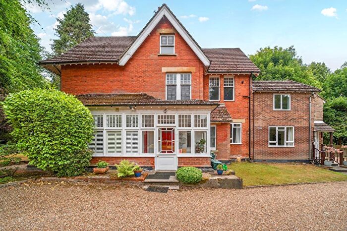 2 Bedroom Flat For Sale In Camberley, Surrey, GU15