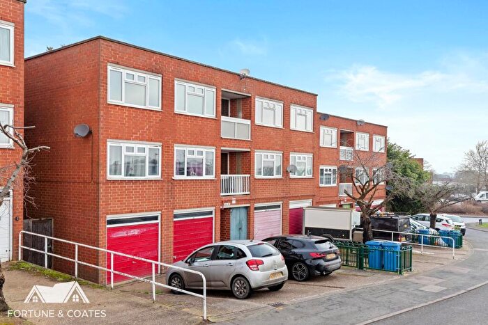 2 Bedroom Flat For Sale In Lower Meadow, Harlow, CM18