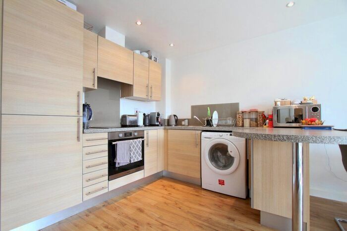 2 Bedroom Flat To Rent In Marshall Road, Banbury, Oxon, OX16