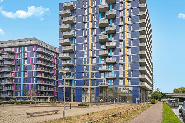 2 Bedroom Flat For Sale In Hatton Road, Wembley, HA0