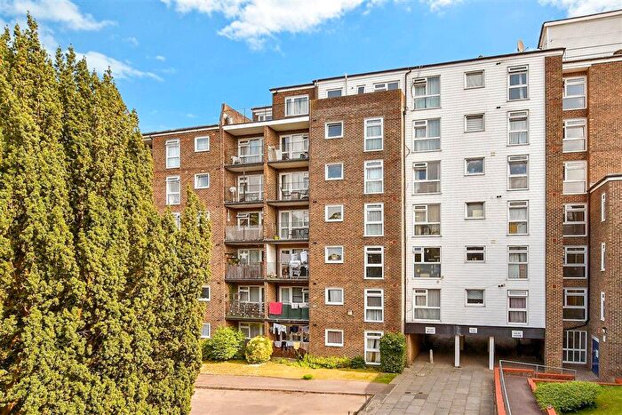 1 Bedroom Flat For Sale In Westmoreland Drive, Sutton, Surrey, SM2