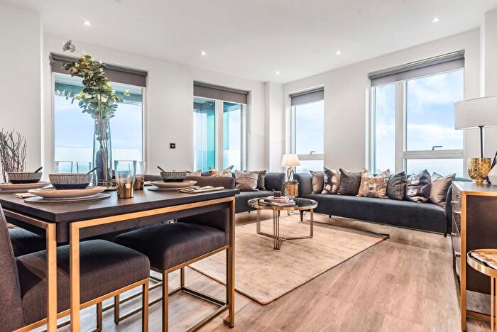 2 Bedroom Flat To Rent In St. Marks Road Bromley, BR2