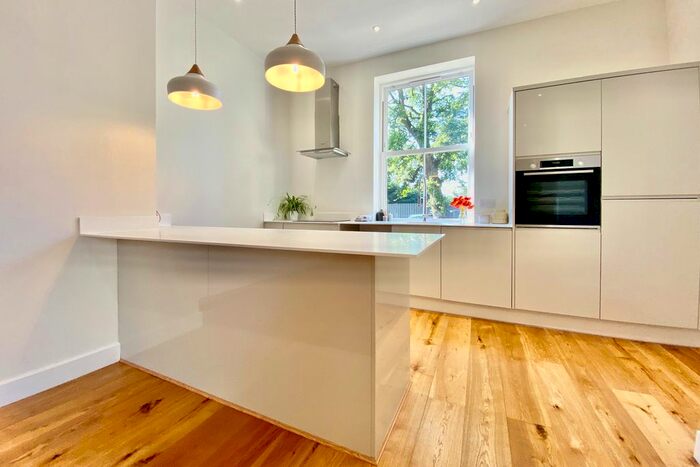 2 Bedroom Flat To Rent In Low Green, Rawdon, Leeds, LS19