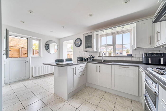 4 Bedroom Detached House For Sale In Sq Ft - Ensuites - Driveway For Cars - Woolbrook Close, ME8