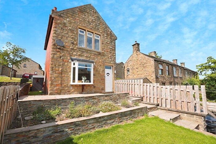 3 Bedroom Detached House For Sale In Croft Head, Skelmanthorpe, Huddersfield, HD8