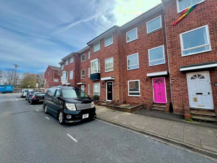 4 Bedroom House To Rent In Warblington Street, Old Portsmouth, PO1