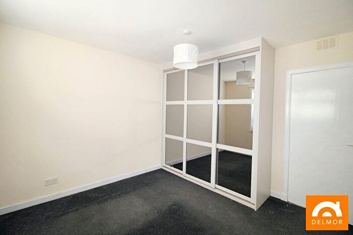 3 Bedroom Semi-Detached House For Sale In West Park Avenue, Leslie, KY6