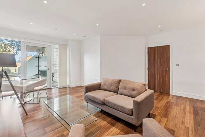 1 Bedroom Flat For Sale In Vista House, Dickens Yard, W5
