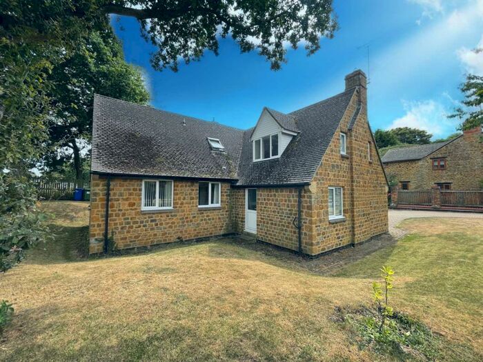 4 Bedroom Detached Bungalow To Rent In Main Street, Aston Le Walls, NN11