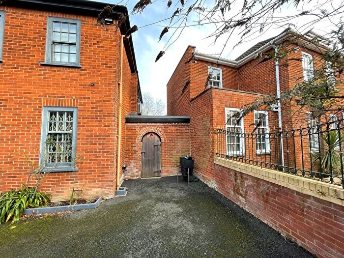 Studio To Rent In Brondesbury Park, London, NW6