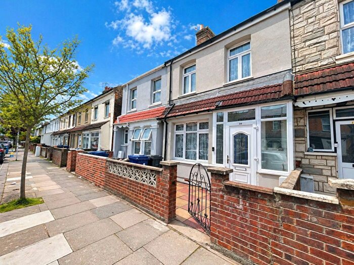 3 Bedroom Terraced House For Sale In Trinity Road, Southall, Greater London, UB1